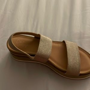 8.5 medium platform sandal